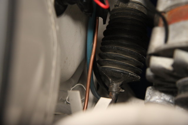 Cors525.JPG (327.66 KiB) 72609 mal betrachtet Benzinleitungen die mit den Bremsleitungen kuscheln...