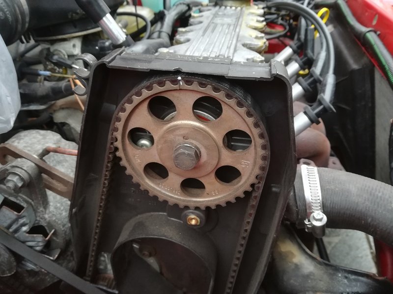 NockenwellenradOTMarkierung.jpg (208.32 KiB) 18441 mal betrachtet Kurbelwelle samt Nockenwelle und NW-Rad auf OT stellen, sicherheitshalber farblich markiert...