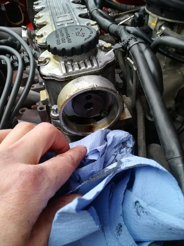 SicherungsplatteAusbauen.jpg (241.79 KiB) 18441 mal betrachtet Sicherungsplatte abschrauben, zwei Innensechskant...