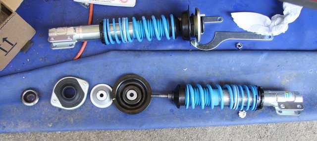 cors435.JPG (250.58 KiB) 81575 mal betrachtet Die Einzelteile für die Vorderachse mal aufgezeigt.