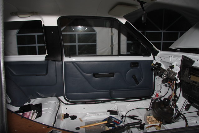 cors453.JPG (360.96 KiB) 81530 mal betrachtet Und die Fahrertür ist auch endlich fertig.