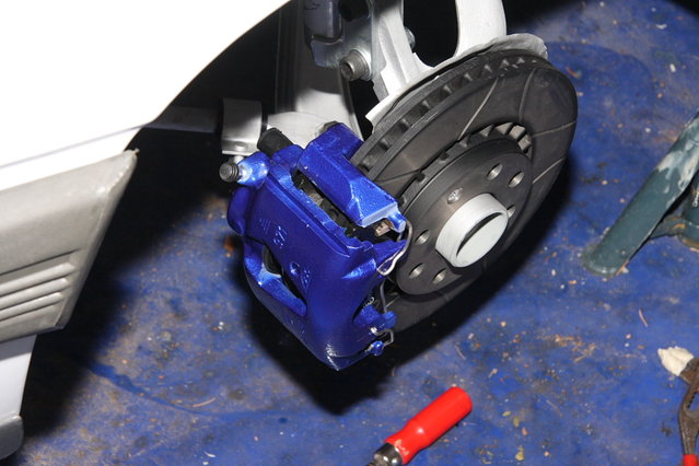 cors463.JPG (413.9 KiB) 74714 mal betrachtet lecker lecker. 256x24 auf nem Corsa sieht immer gut aus