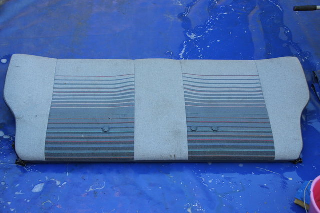 cors483.JPG (457.53 KiB) 50958 mal betrachtet Rücksitzbank vorher...