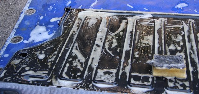 cors484.JPG (334.53 KiB) 50958 mal betrachtet Auch wenn mans schwer erkennt. Auch die Rückseite war krass dreckig...bäh...